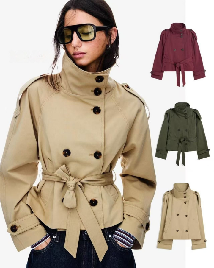Elegante, figurbetonte Damen Kurzjacke in Schwarz, ideal für moderne Outfits und besondere Anlässe.