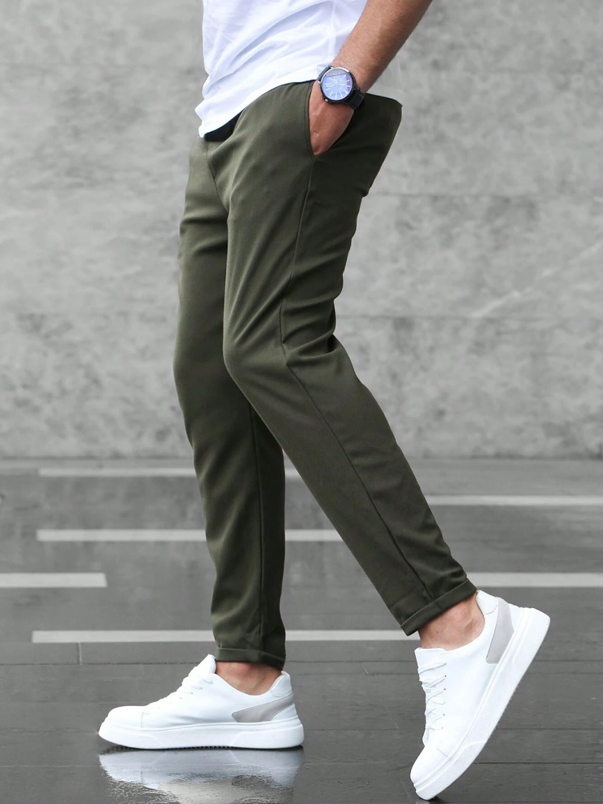 Herren Casual Hose Slim Fit in Grau meliert, mit Kordelzug, perfekt als bequeme Alltagshose.