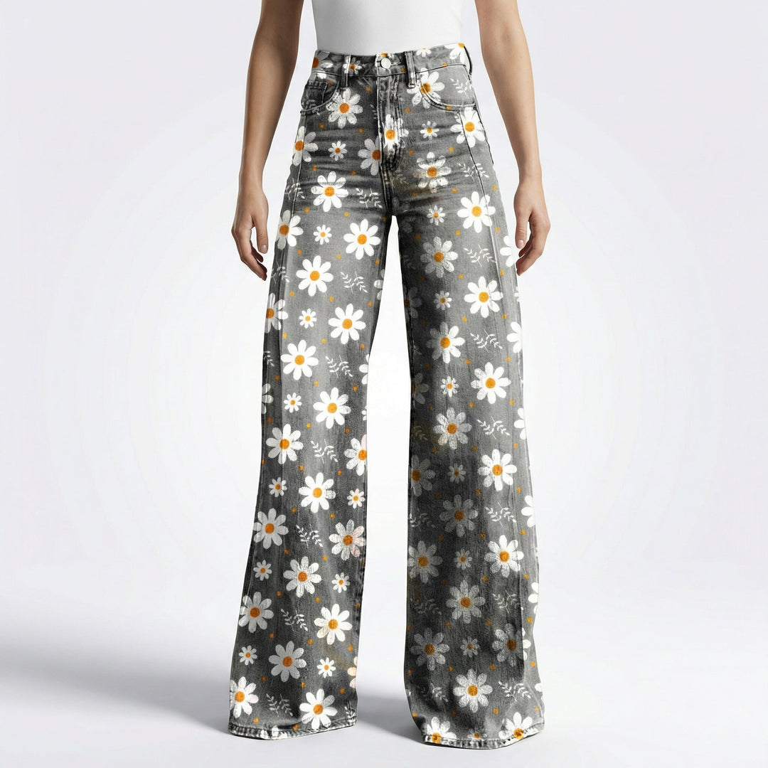 Fließende Damenhose mit ansprechendem Print. Bequeme weite Passform, ideal für warme Tage.