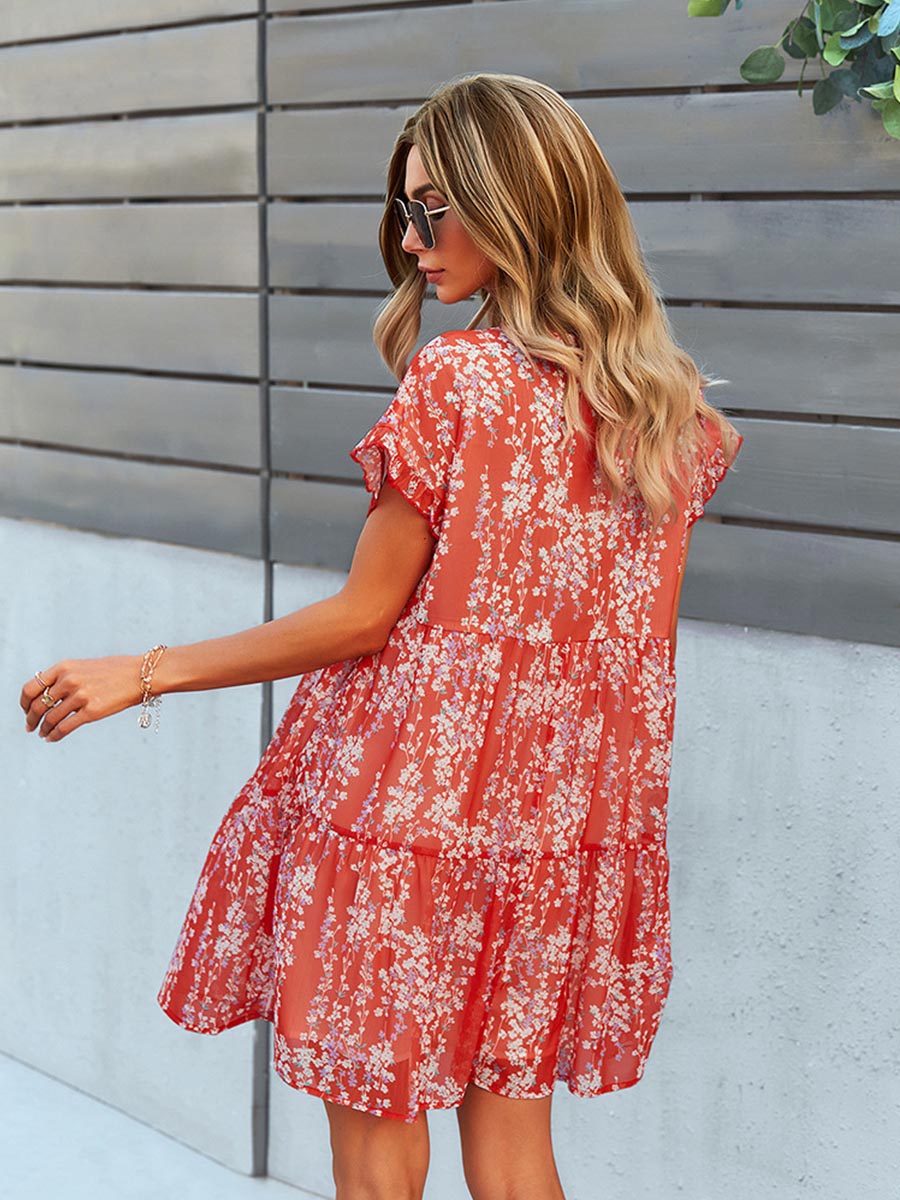 Fließendes A-Linien-Damenkleid mit hübschem Blumenmuster & V-Ausschnitt; schickes Frühlings-Outfit.
