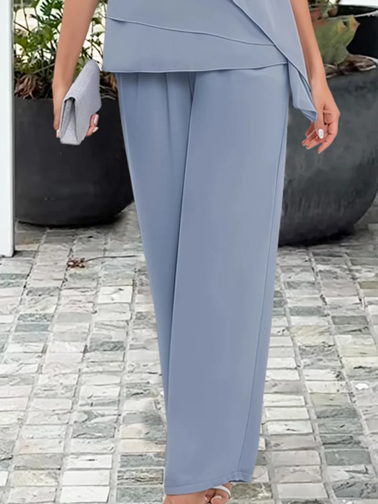 Modernes Damen Business-Set in Hellblau, kombiniert Eleganz und Tragekomfort.