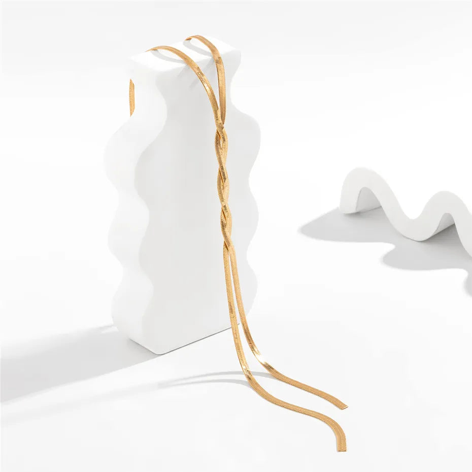 Moderne Statement Schlangenkette für Damen, perfekte Geschenkidee, zeitlos und vielseitig tragbar.