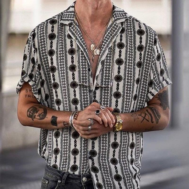 Elegantes Herren Hemd für Sommer, stilvoll, bequem & atmungsaktiv. Ideal für Freizeit. Herrenmode.