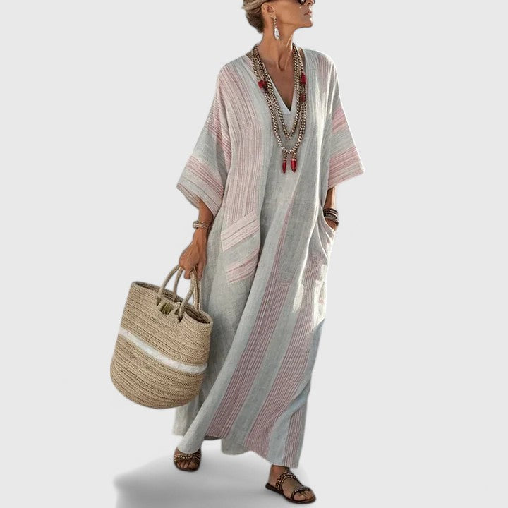 Komfortables Damen Maxikleid mit V-Ausschnitt, ein luftiges Boho-Sommerkleid für entspannte Tage.