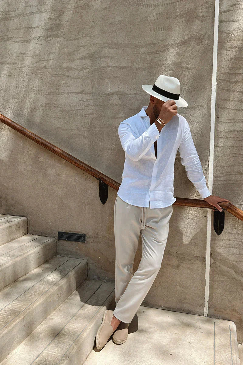 Stilvolles weißes Herren Langarm Hemd für elegante Sommer-Outfits; atmungsaktiv und komfortabel für Freizeit.