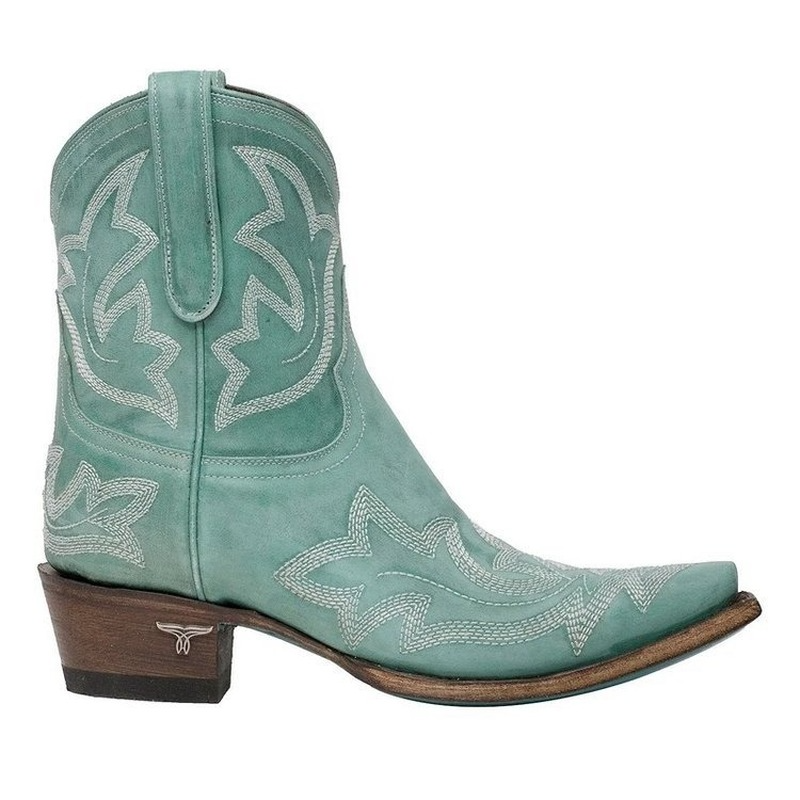 Chic bestickte Damen-Stiefeletten im rustikalen Western-Look, ideal für Festivals und Mode.