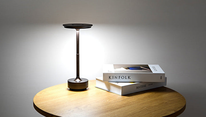 USB-C aufladbare LED-Tischlampe, kabellos, dimmbar, IP44 wetterfest. Stilvolle Outdoor- & Innenlampe.