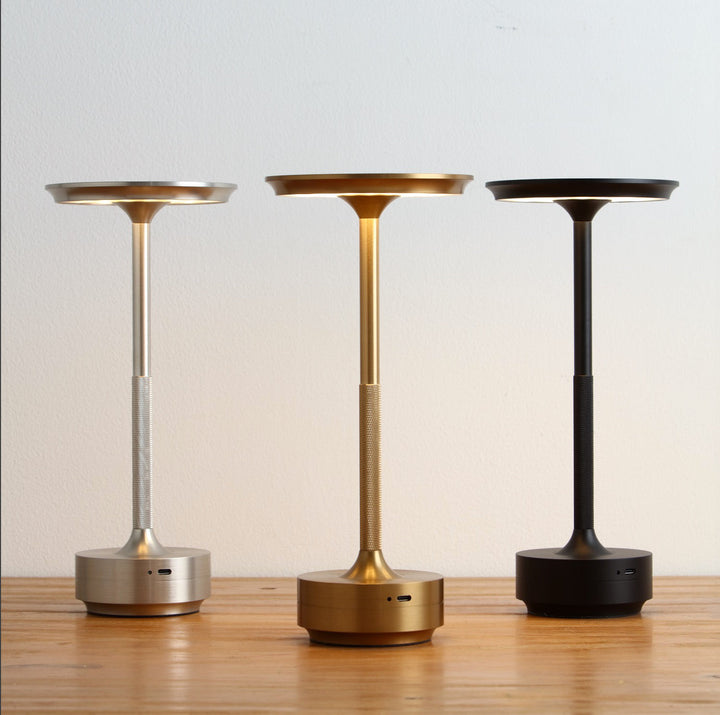 Kabellose LED-Tischlampe Luxus Edition aus Aluminium, dimmbar & wetterfest (IP44) für Innen & Außen.