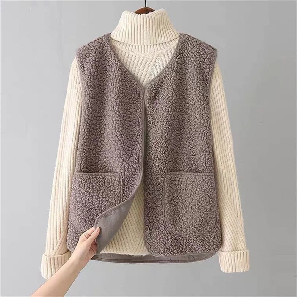 Stilvolle Damen Weste mit elegantem Schnitt. Ideal als klassisches Oberteil für Business oder Freizeit-Looks.
