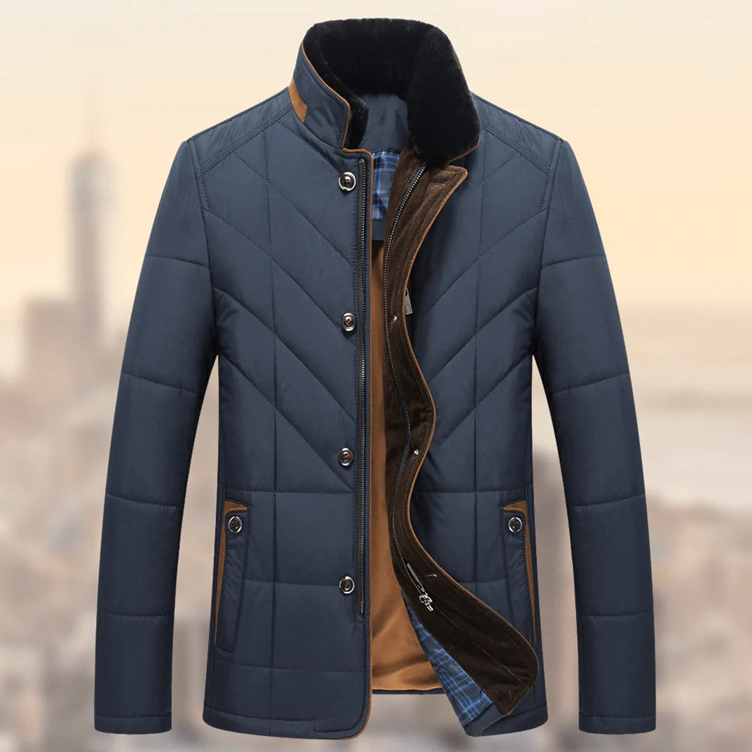 Stilvolle blaue Herren Winterjacke Marcus. Warm & bequem, ideal für Business Casual oder Freizeit im Winter.