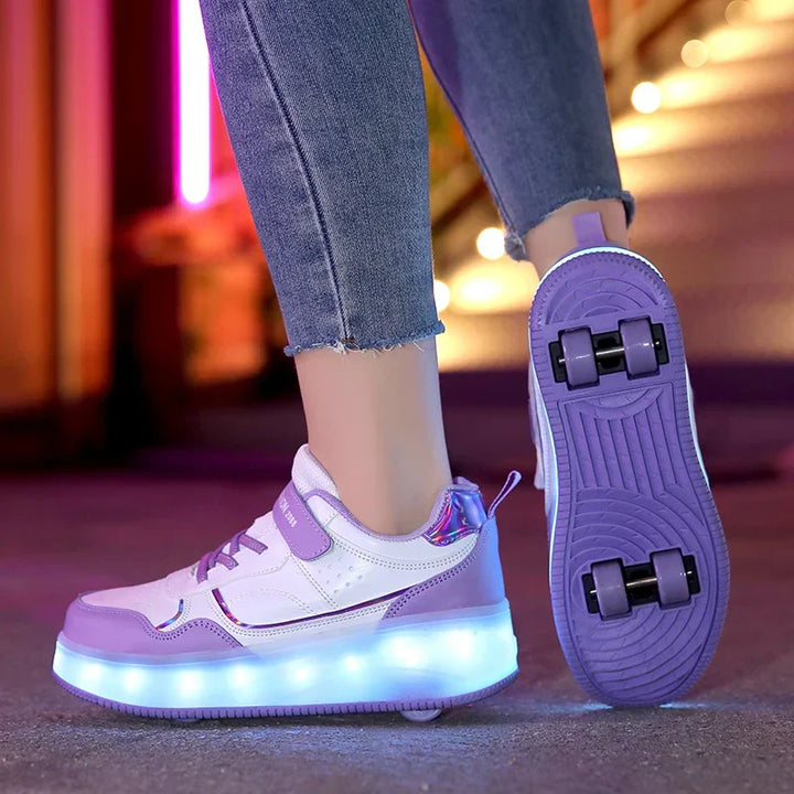 Einzigartiges Kindergeschenk: Orthopädische LED Rollschuhe "Zoe" in Rosa/Lila für leuchtende Abenteuer.