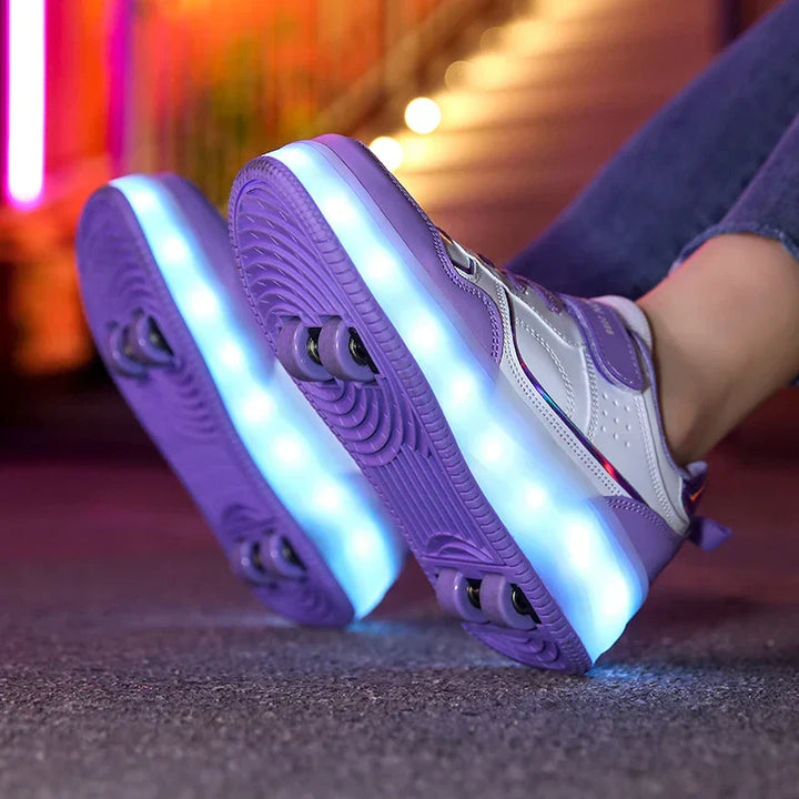 Robuste orthopädische Skateschuhe für Kinder in Rosa und Lila mit dynamischen LED-Blinklichtern.