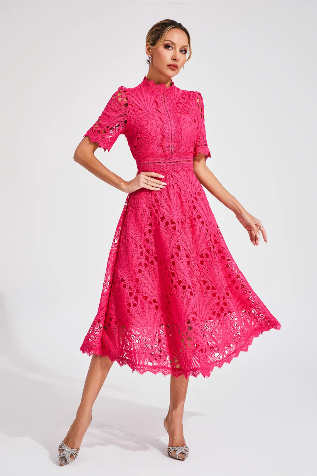 Charmantes Damen Cocktailkleid mit Spitze, ein elegantes Partykleid für unvergessliche Abende und Feiern.