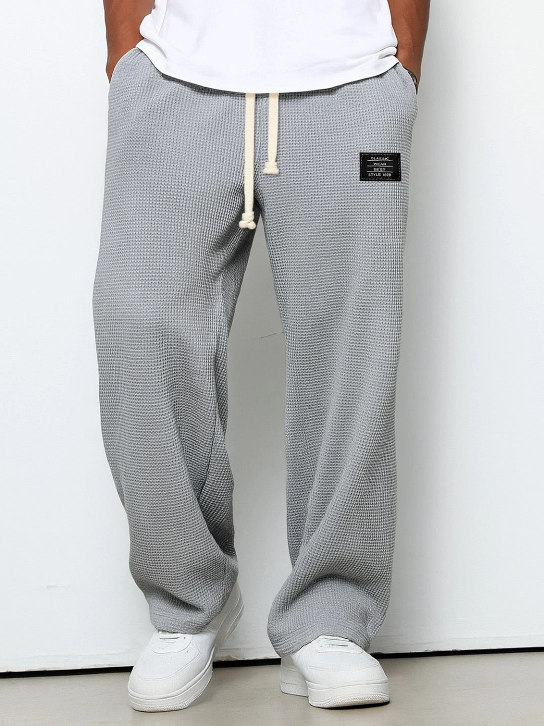 Bequeme Herren Freizeithose, Jogger Stil, mit elastischem Kordelzugbund & lockerem, modernem Schnitt.