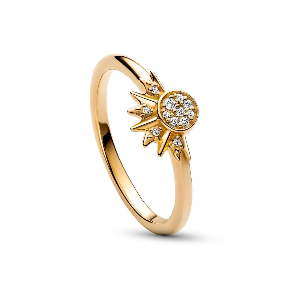 Hochwertiger 925er Silberring für Damen, präsentiert Mond & Sonne mit funkelnden, klaren Kristallen.