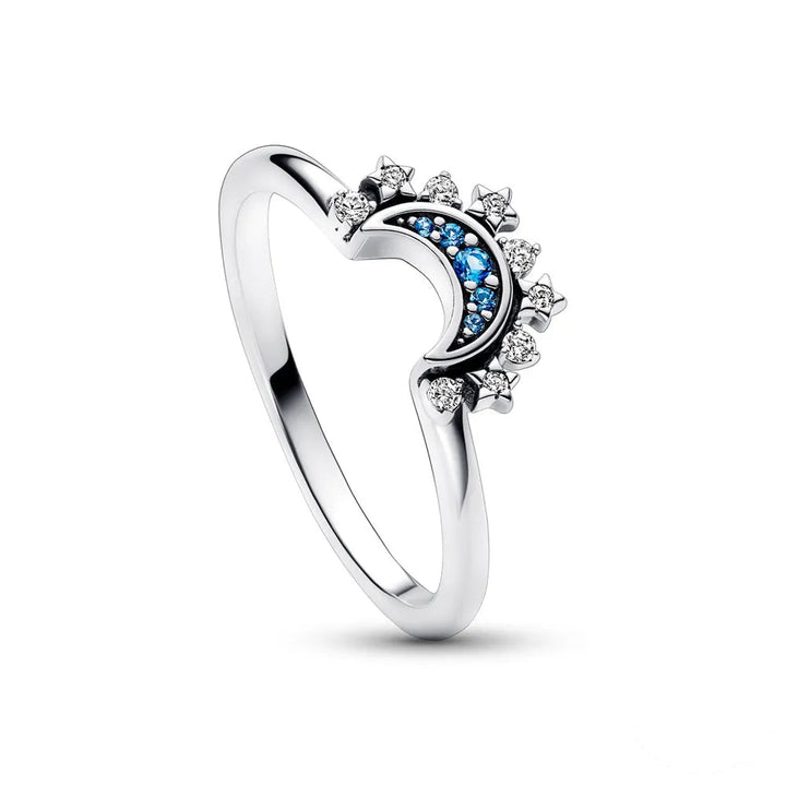 Glänzender Damenring aus 925er Silber, elegant mit Mond-Sonne-Design und funkelnden Schmuckkristallen.