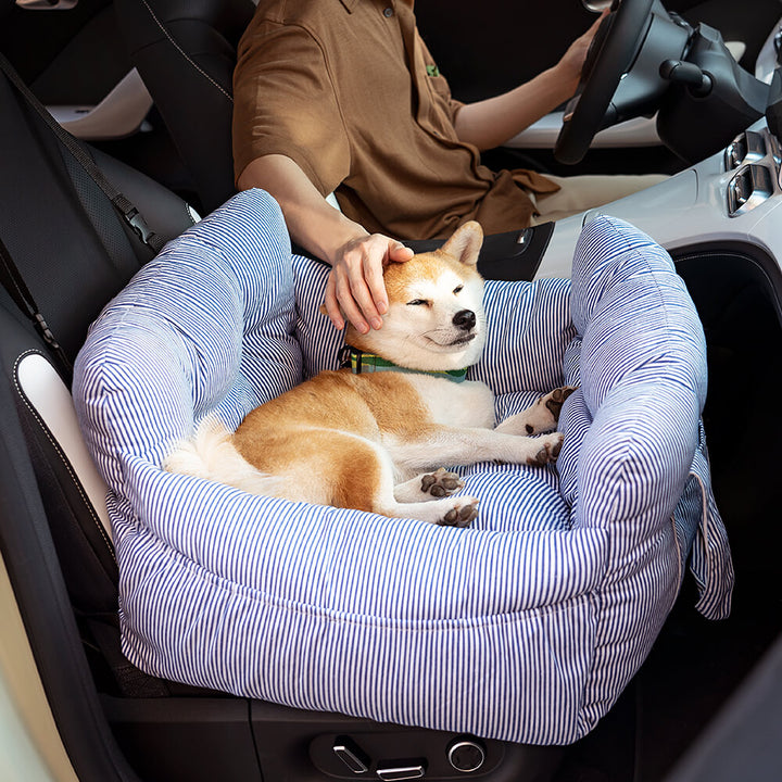 Komfortables TravelPaw Autohundebett für entspannte Reisen; weich, gemütlich & sicher für den Vierbeiner.