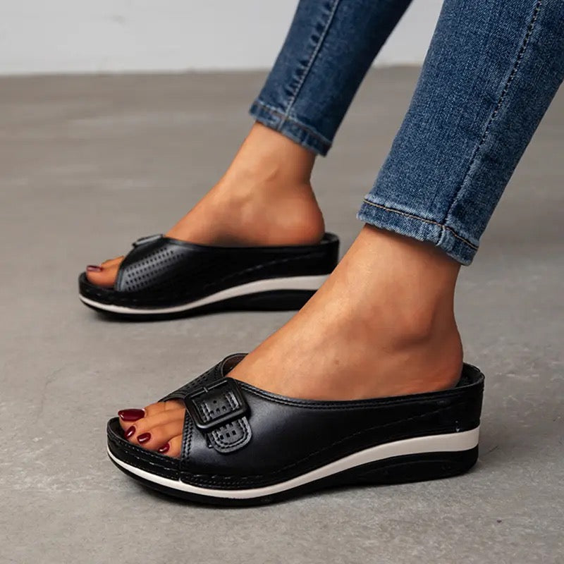 Elegante orthopädische Lorena Damenschuhe, stilvoll & bequem, ideal für empfindliche Füße.