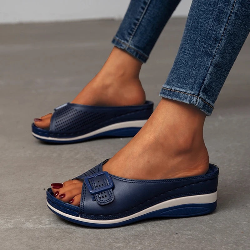 Seitenansicht der orthopädischen Lorena Komfort-Schuhe für Damen, für optimalen Fußkomfort.