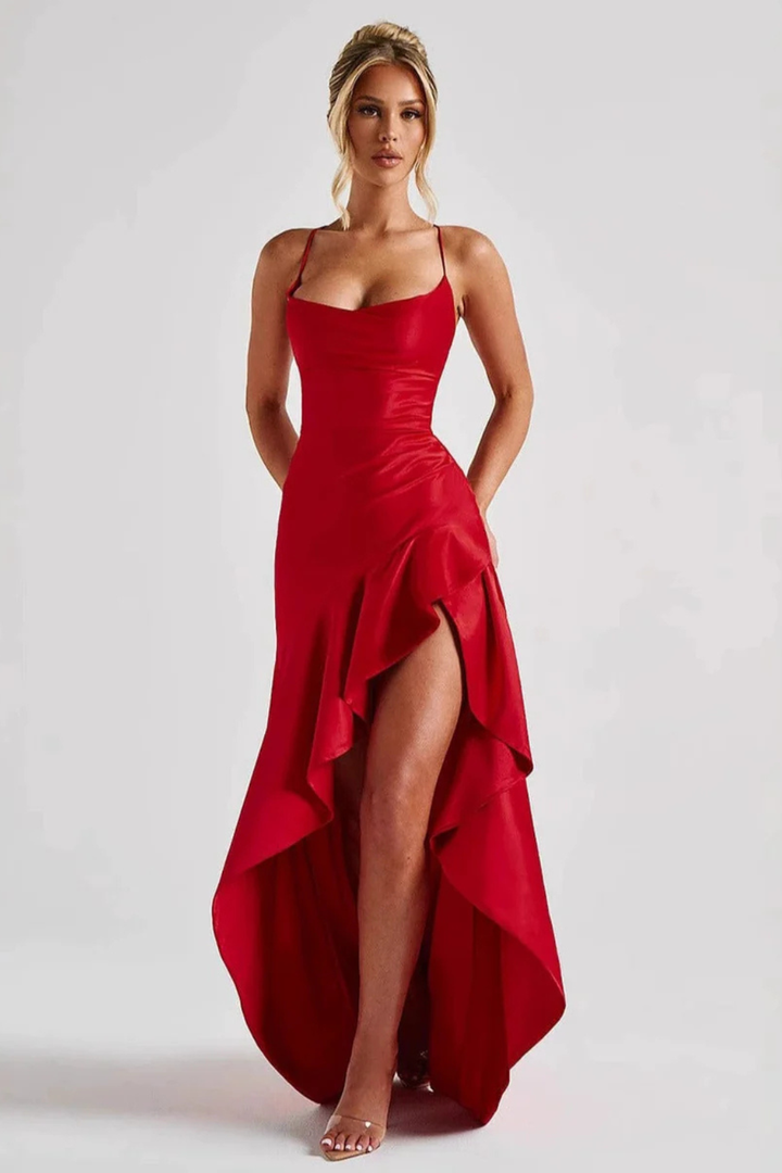 Hochzeitsgastkleid asymmetrisch im Maxikleid-Stil. Glamouröses & elegantes Abendkleid für festliche Damenmode.
