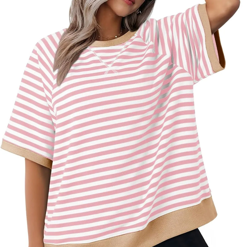 Lässiges Damen Oversized T-Shirt mit Streifenmuster, perfekt für den Retro-Look im Frühjahr und Sommer. Street-Style-Mode.
