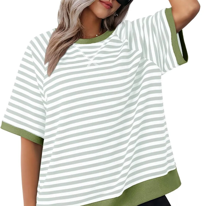 Bequemes Damen T-Shirt, gestreift und oversized geschnitten, im lässigen Retro-Stil. Perfekt für Sommer & Freizeit.