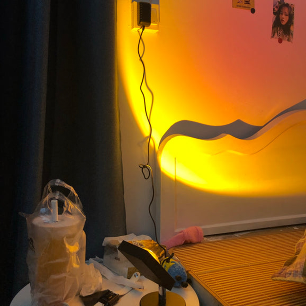 USB-betriebene Retro Sunset LED Lampe mit warmem Sonnenuntergangslicht, perfekt für gemütliche Abende.