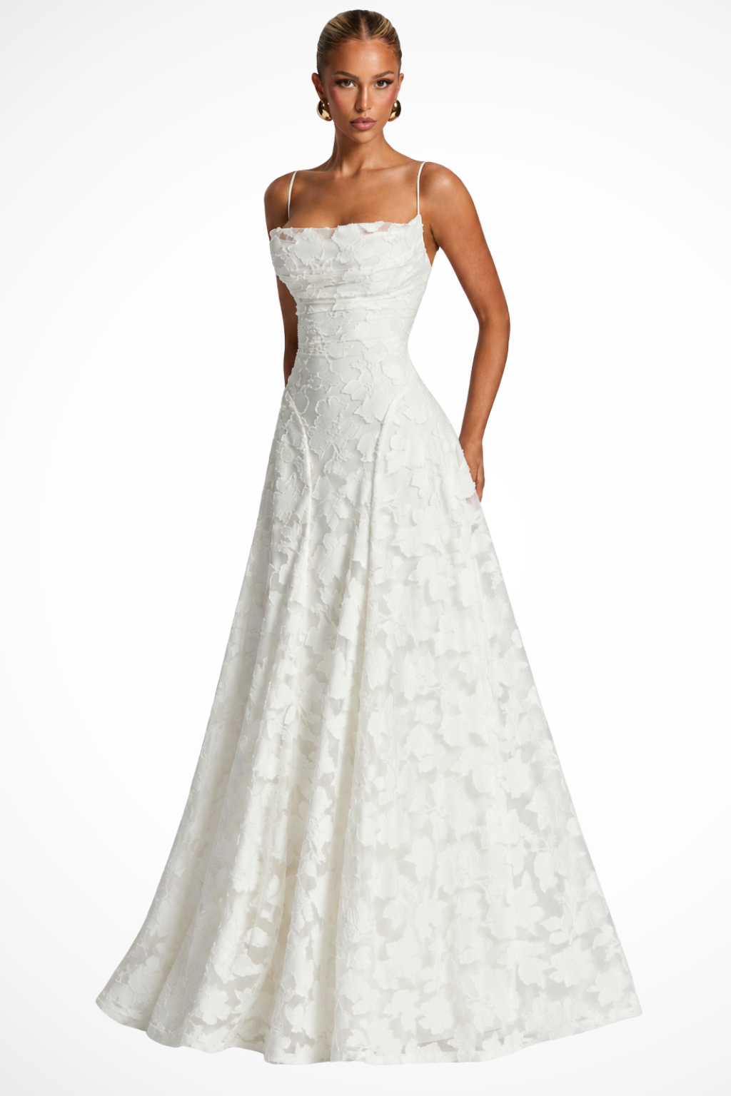 Rosa Damenkleid elegant, mit fließendem Stoff und Wasserfallausschnitt, perfekt als festliches Hochzeitsgastkleid. [[lstfy-media:12]]