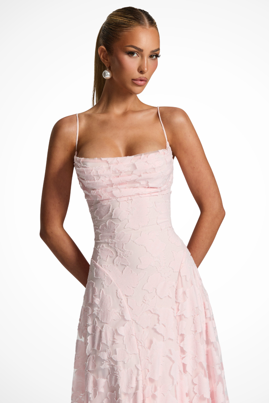 Rosa festliches Maxikleid für Damen, mit elegantem Wasserfallausschnitt und langem Schnitt für besondere Feiern. [[lstfy-media:8]]