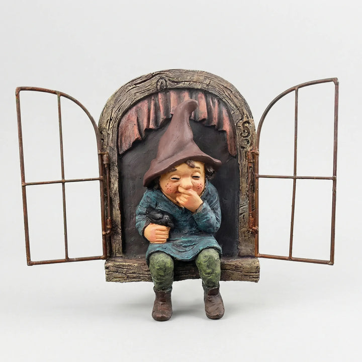 Charmante Gartenfigur: Lustiger Zwerg mit Fenster Motiv. Originelle Geschenkidee für Gartenliebhaber & Dekofans.