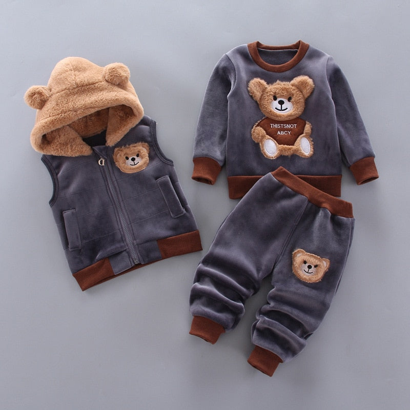 Gemütliches Kinder Winterset: Jacke und Hose für Spiel & Spass im Schnee.