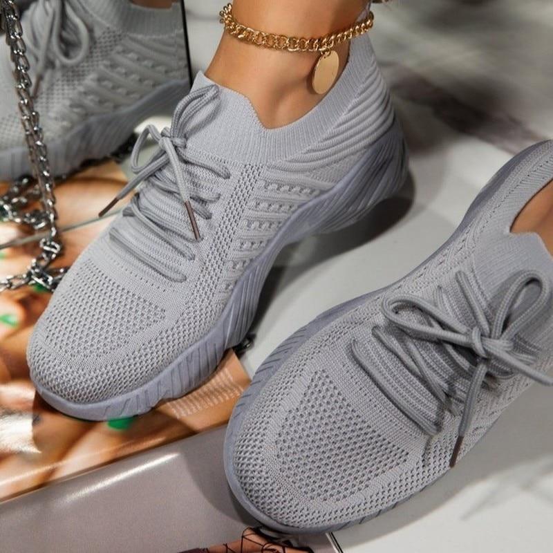 Komfortable Damenschuhe: Leichte & atmungsaktive Sneakers mit rutschfester Sohle für Spaziergänge im Herbst.