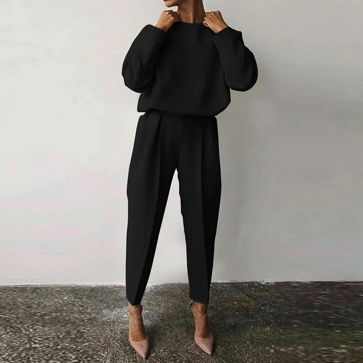 Komfortabler Damen Anzug in Kaffeebraun, ein modisches Zweiteiler Set für elegante Alltags-Outfits.