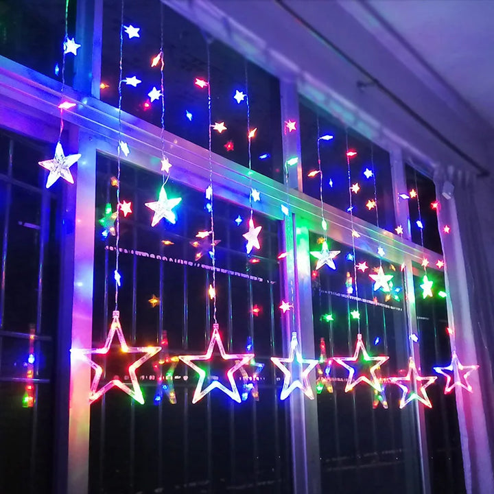 Festliche LED Sternen-Lichterkette für magische Vorhangbeleuchtung, ideal für innen & außen.