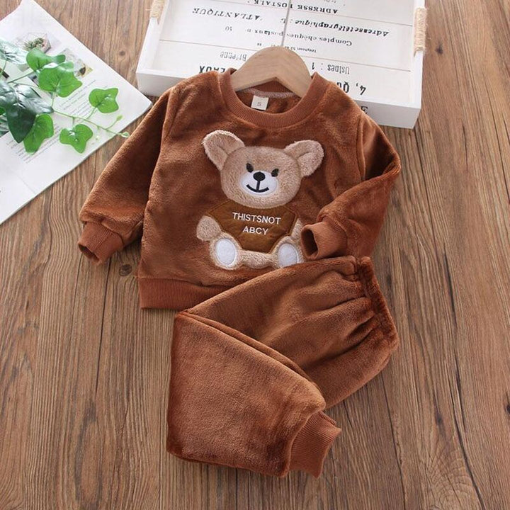 Baby Winter-Outfit, warmes Set für die Kleinsten, in sanften Farben.
