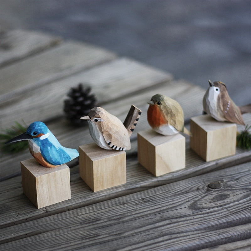 Einzigartige, handgefertigte Holzvogel Figur aus Naturholz, perfekt als Skandi-Stil Dekoration für Zuhause.