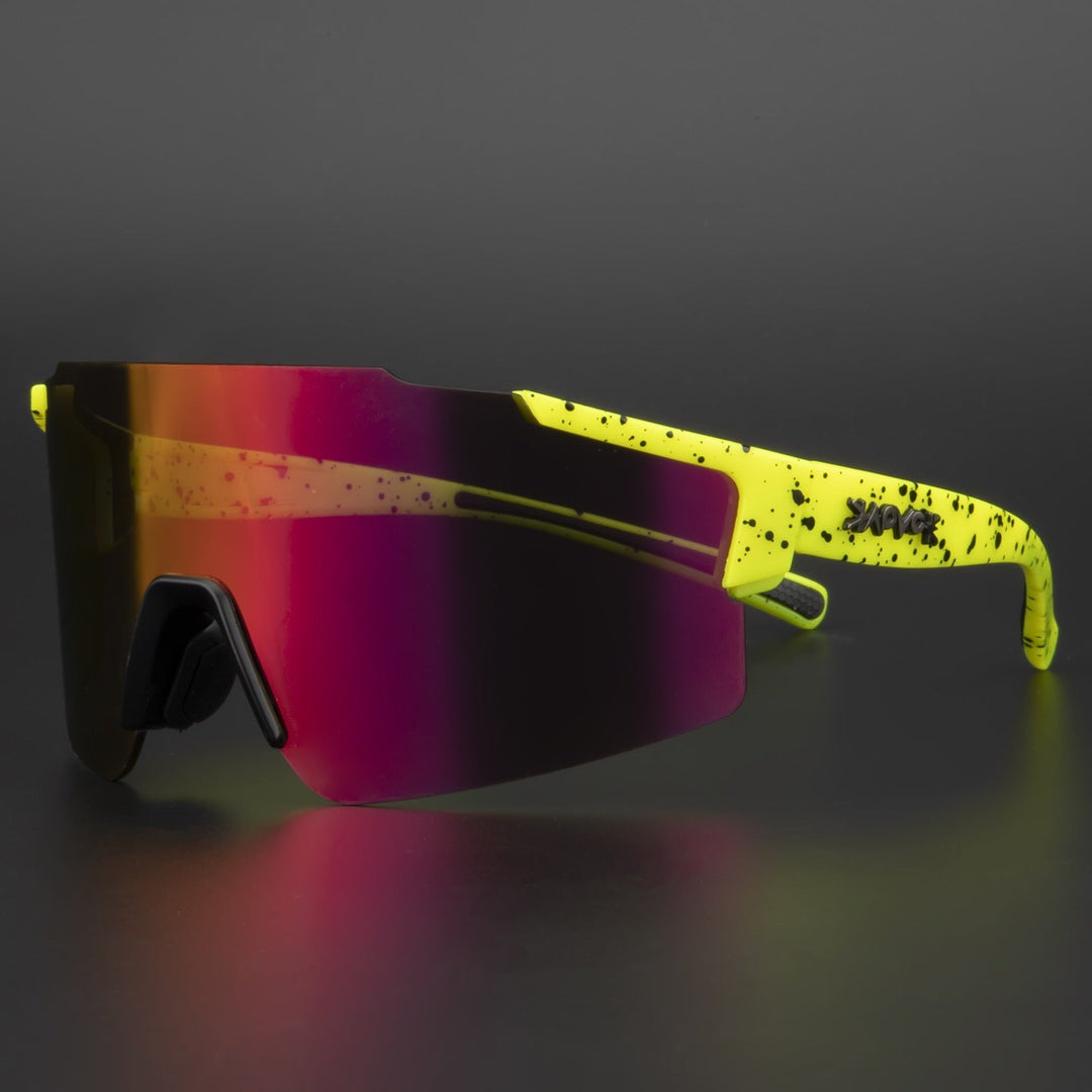 Dynamische Unisex Sportbrille mit Spiegelgläsern und UV-Schutz. Perfekt für Radfahrer beim Laufen.