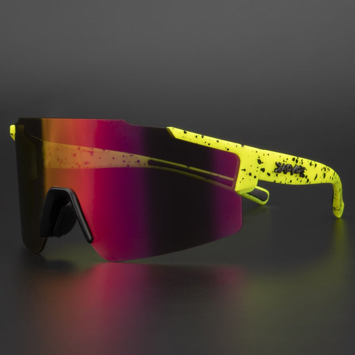 Dynamische Unisex Sportbrille mit Spiegelgläsern und UV-Schutz. Perfekt für Radfahrer beim Laufen.