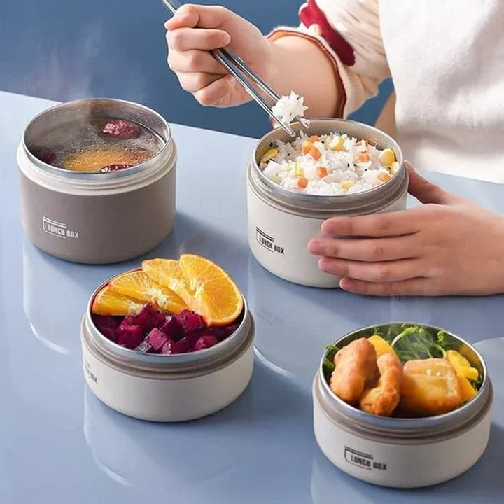 Praktische Lunchbox aus Edelstahl, isoliert und auslaufsicher, für warme Speisen.