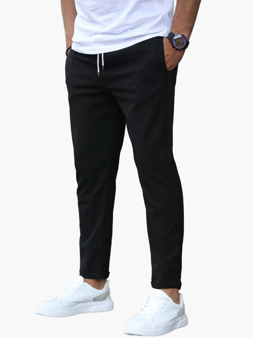 Stilvolle Herrenhose Slim Fit, beige Freizeithose mit Kordelzug für einen entspannten Casual Stil.