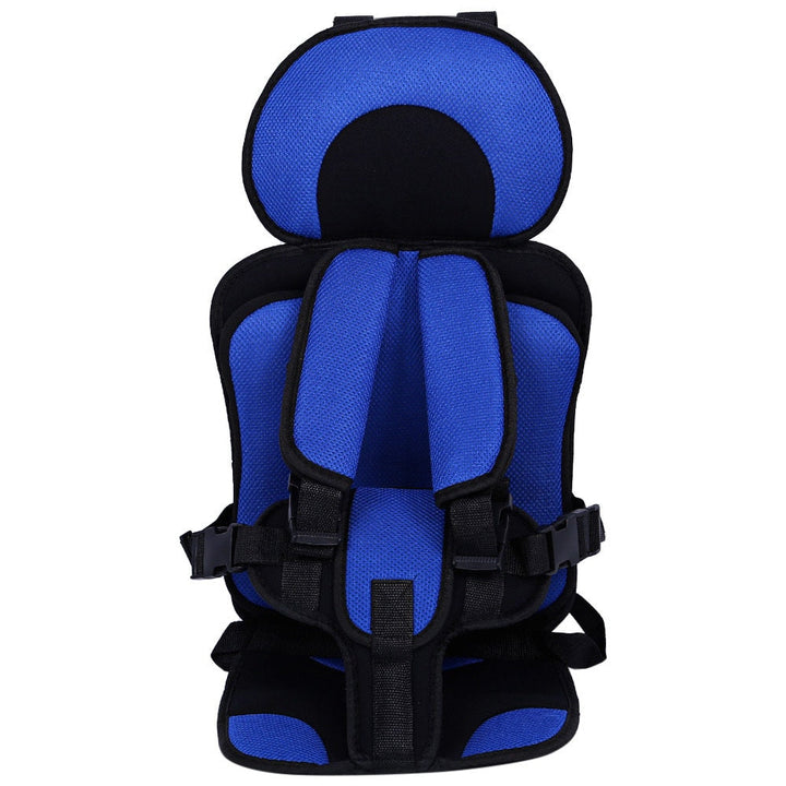 Nahaufnahme des sicheren Fünfpunktgurtsystems des SafeRider Pro Kinderautositzes.