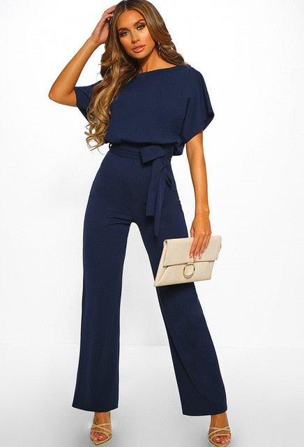 Dunkelblauer Damen Jumpsuit mit hoher Taille, elegant und fließend, perfekt für stilvolle Auftritte.