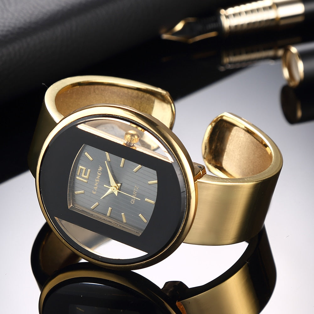 Silberne Damenarmbanduhr, perfekt als Herbstaccessoire. Elegantes, zeitloses Design für Frauen.