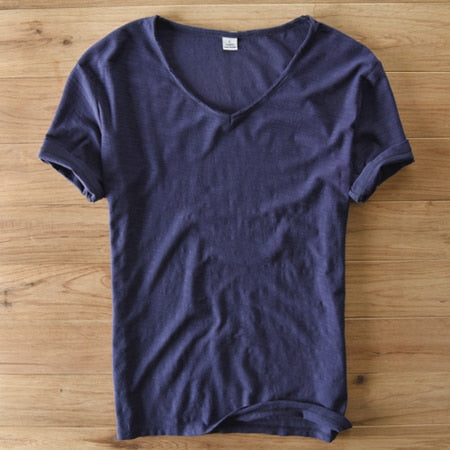 Komfortables Herren Sommer V-Shirt Luca aus Leinen, super leicht & atmungsaktiv.