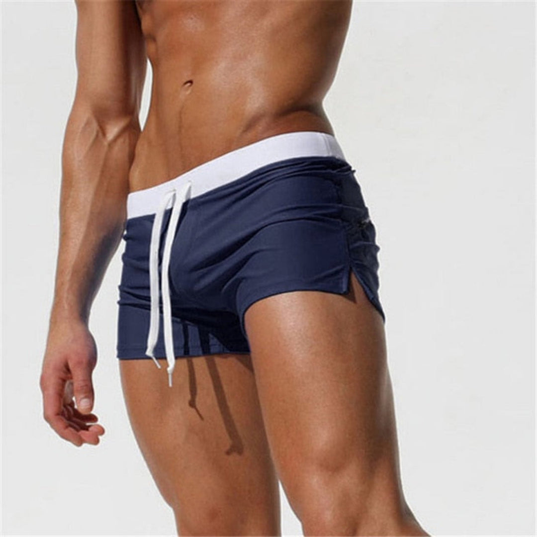 Stilvolle Badeshorts für Männer, modern & komfortabel am Strand oder Pool.