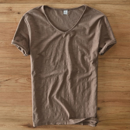 Atmungsaktives Herren Sommer V-Neck Shirt, hoher Komfort für Freizeit und Alltagsmode.