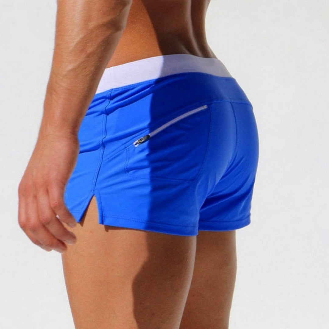 Sportliche Männer Badeshorts, elastisch für hohen Tragekomfort beim Schwimmen.