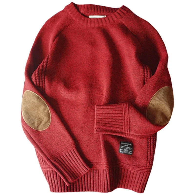 Detailansicht: Herren Strickpullover mit hochwertigen Ellenbogen-Patches. Trendiger und warmer Pullover für Männer.
