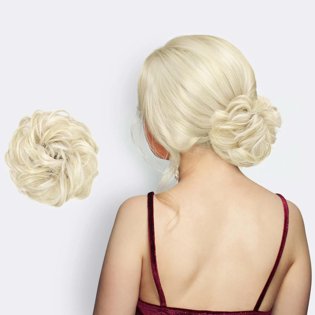 Voller Haardutt mit natürlichem Finish dank Haar Scrunchie, braune Nuance.
