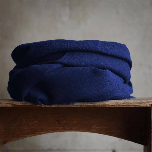 Damen Übergangs-Tuch, 180x100 cm, aus leichtem, gewebtem Polyester, ideal für wechselhaftes Wetter.